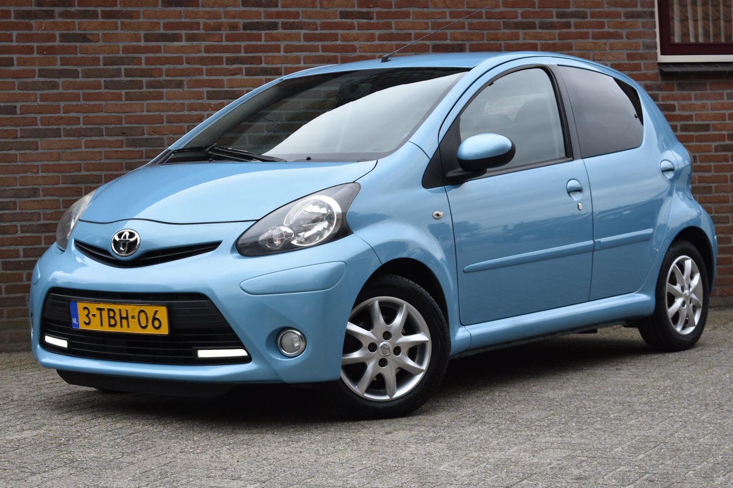 Toyota Aygo - 1.0 VVT-i Dynamic Blue '14 Airco NL Auto Inruil mogelijk - AutoWereld.nl
