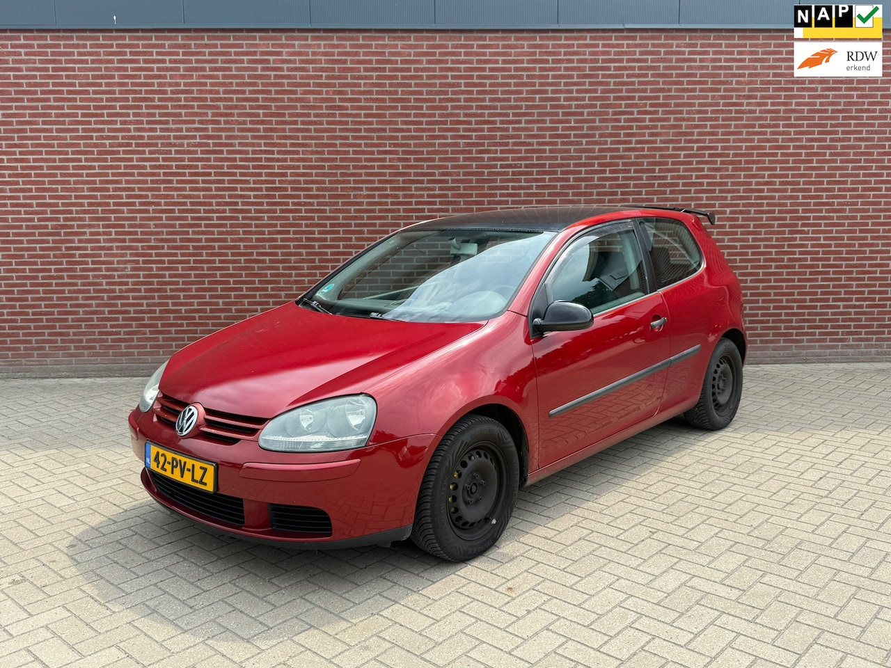 Volkswagen Golf - 1.6 FSI Trendline / Apk / Airco / Trekhaak - AutoWereld.nl