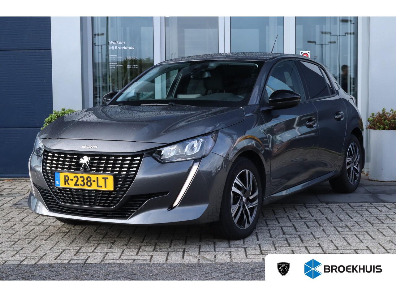 Peugeot 208 - 1.2 Turbo Allure | AUTOMAAT | Trekhaak | Navigatie | Cruise Control | Camera | Carplay | L - AutoWereld.nl