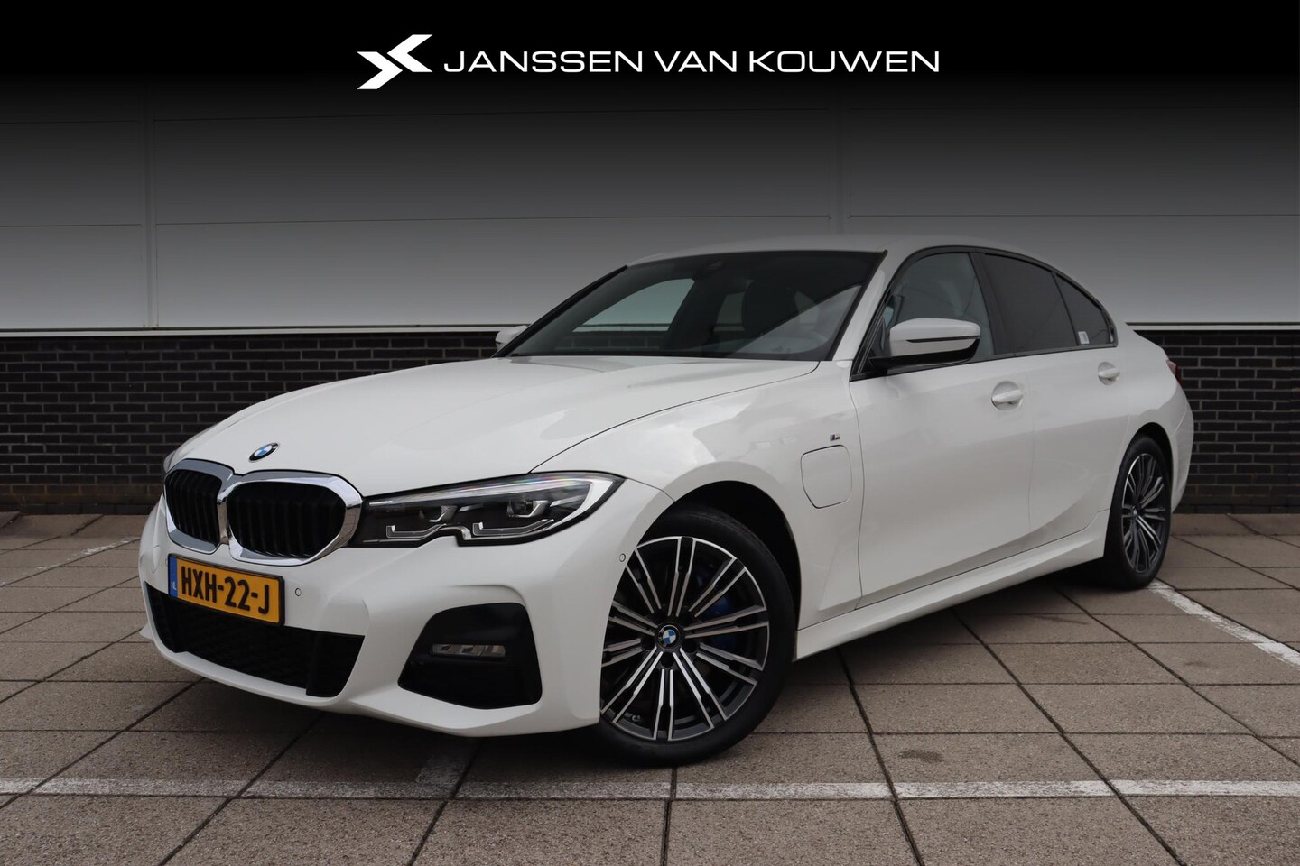 BMW 3-serie - 330e * PHEV * M Sport * HiFi * LED Adaptief * Stoelverwarming * - AutoWereld.nl