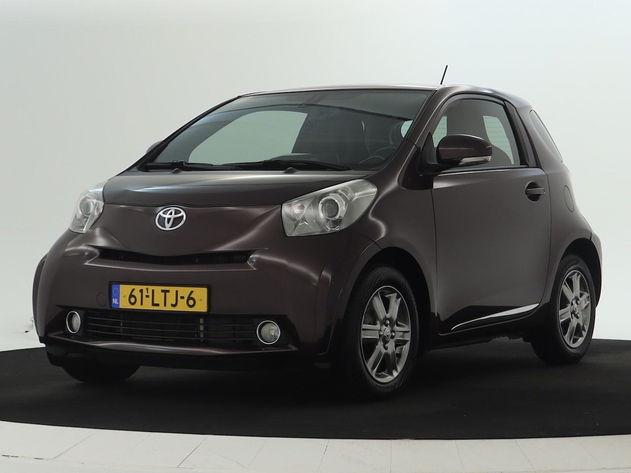 Toyota iQ - 1.0 VVTi Aspiration Automaat | Navigatie | Stoelverwarming | - AutoWereld.nl