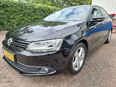 Volkswagen Jetta - 1.6 TDI Highline BlueMotion CLIMAT/CRUISE/NAVI/TREKHAAK 105PK