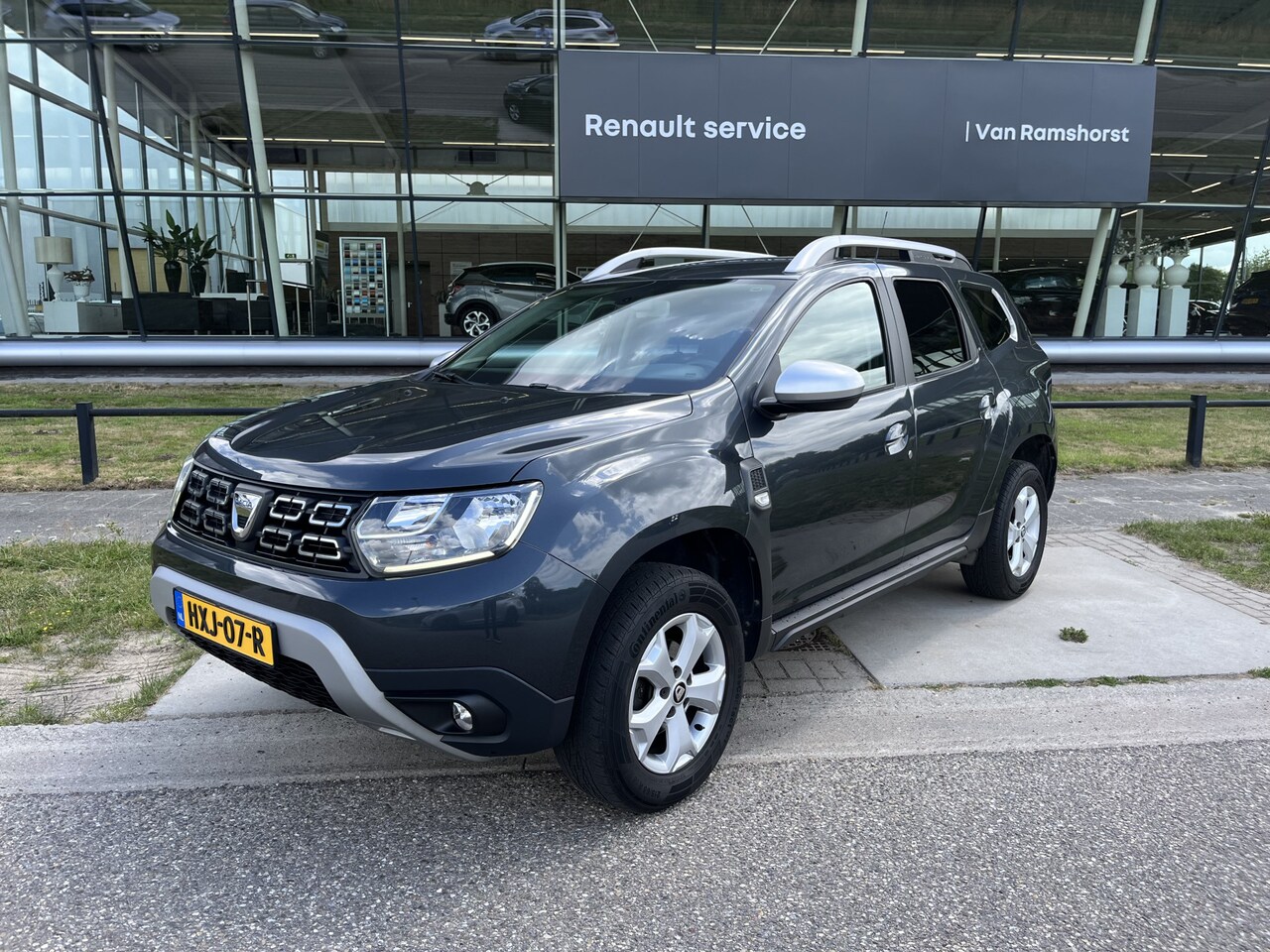 Dacia Duster - 1.6 SCe Comfort / Camera / Stoelverw. / Navi / Airco / Elek Ramen V+A / 16'' LMV / - AutoWereld.nl
