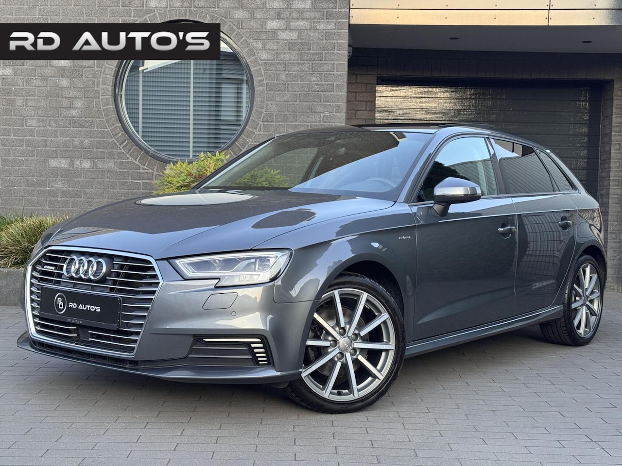 Audi A3 Sportback - 1.4 e-tron Pano Virtual cockpit ACC Matrix Leder - AutoWereld.nl