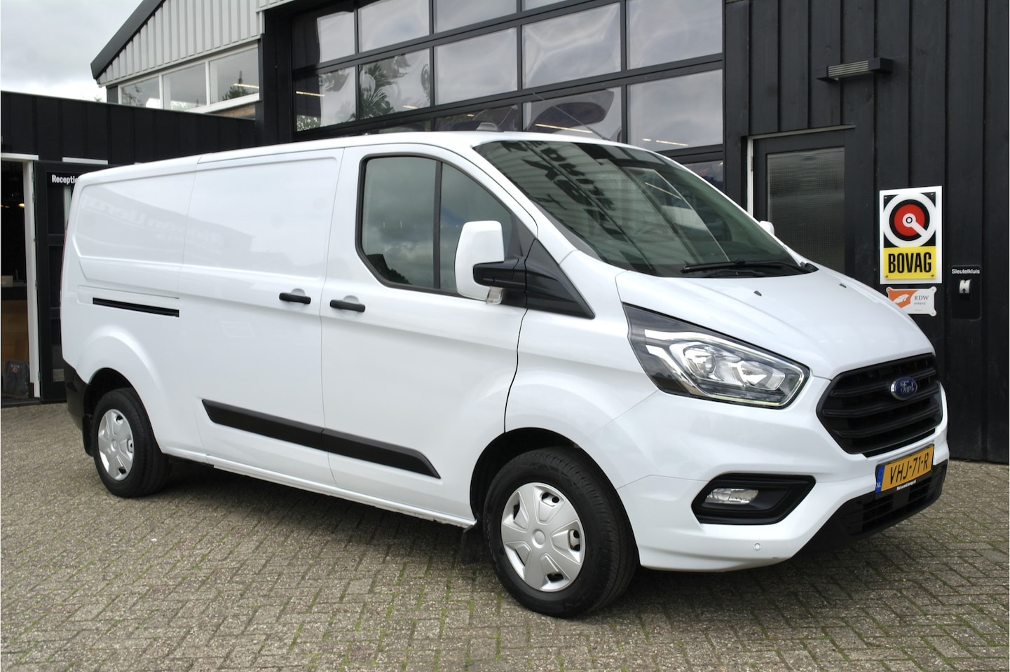 Ford Transit Custom - 300 2.0 TDCI L2H1 Trend | NL-Auto | Trekhaak | Carplay | Camera | Cruise - AutoWereld.nl