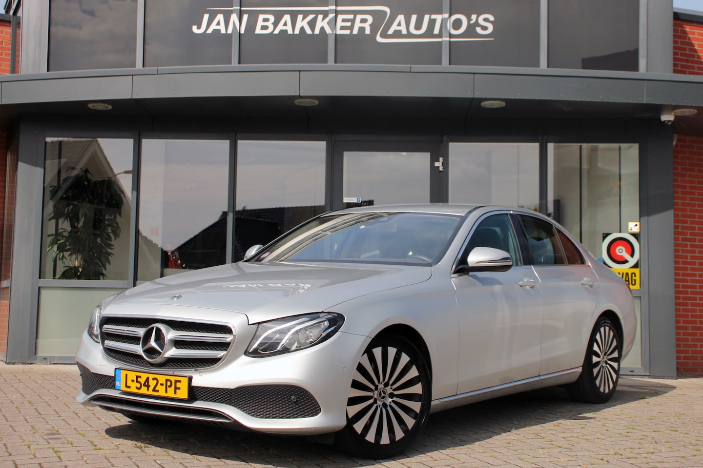Mercedes-Benz E-klasse - 300 Avantgarde limousine Elec.trekhaak  WideScreen Camera - AutoWereld.nl