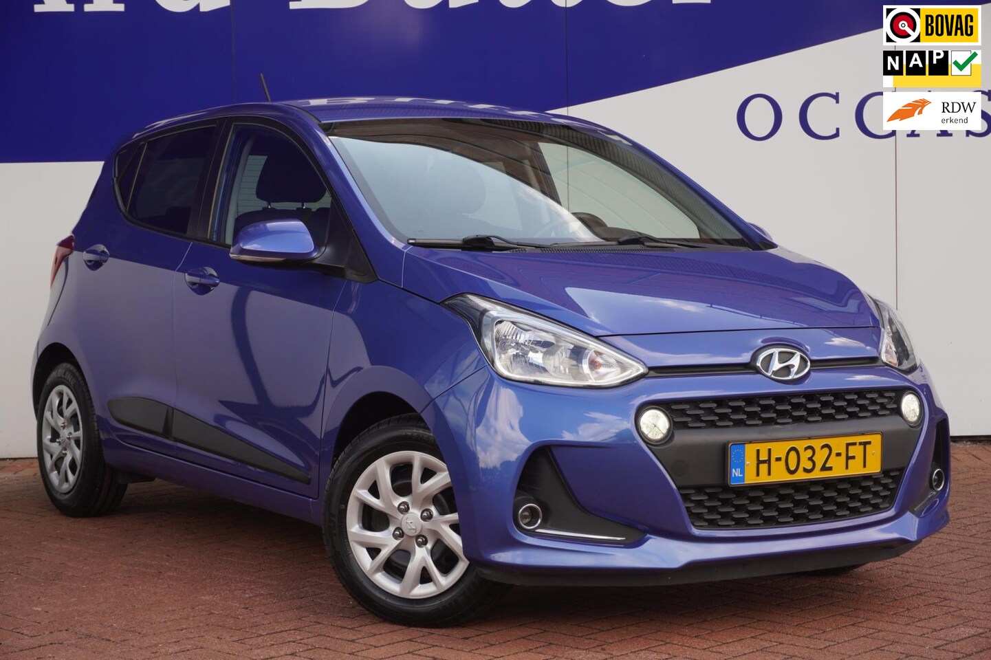 Hyundai i10 - 1.0i Premium+full-Navigatie+Airco+Ecc+cruise+Parkeer-Hulp+Stoel-verw+Leder-stuur+ 4 nieuwe - AutoWereld.nl