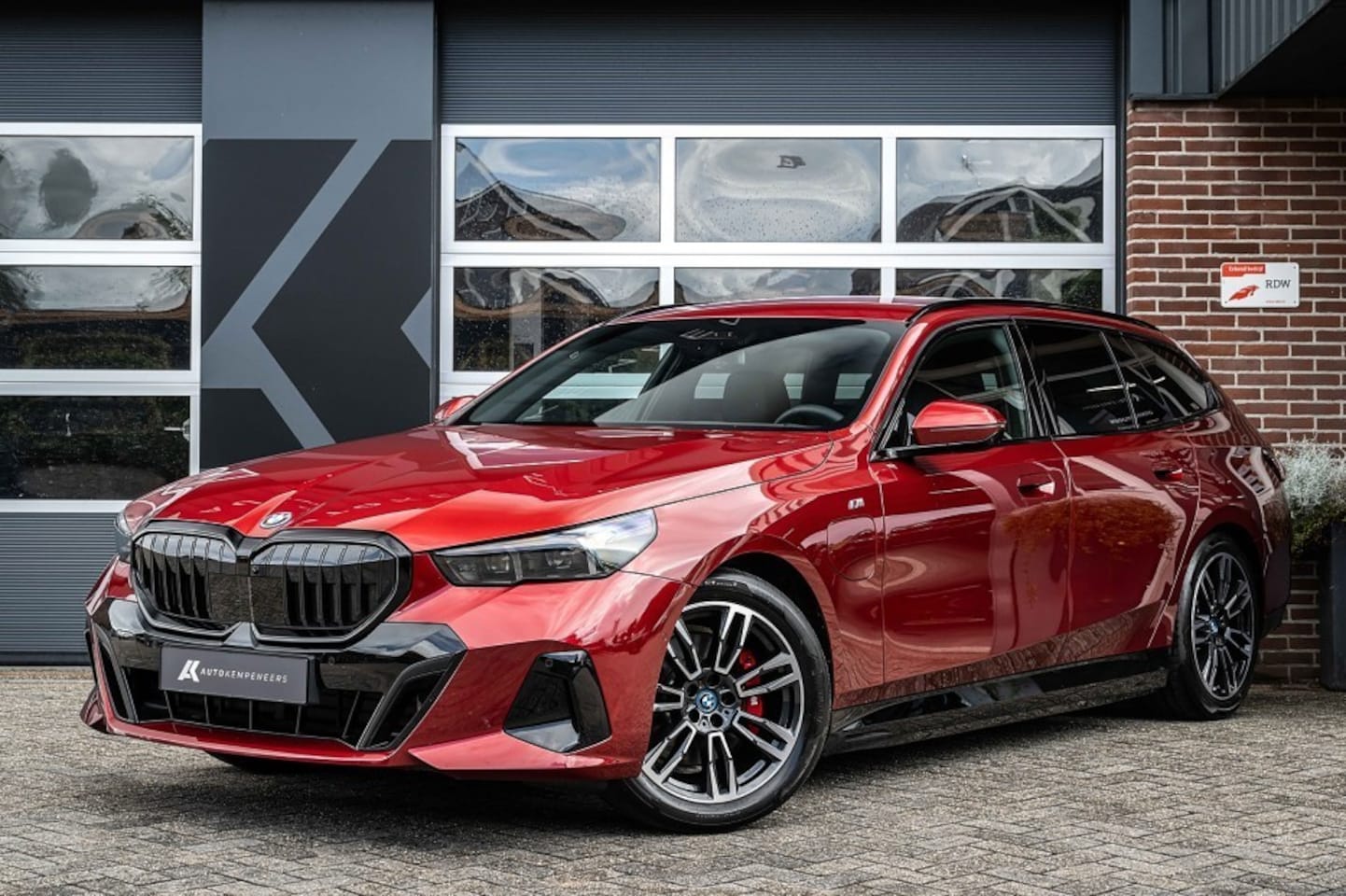 BMW 5-serie Touring - 530e M Sport Pro | Head-Up | Driving Ass. Prof.| Harman/Kardon | Keyless | 360° | Trekhaak - AutoWereld.nl