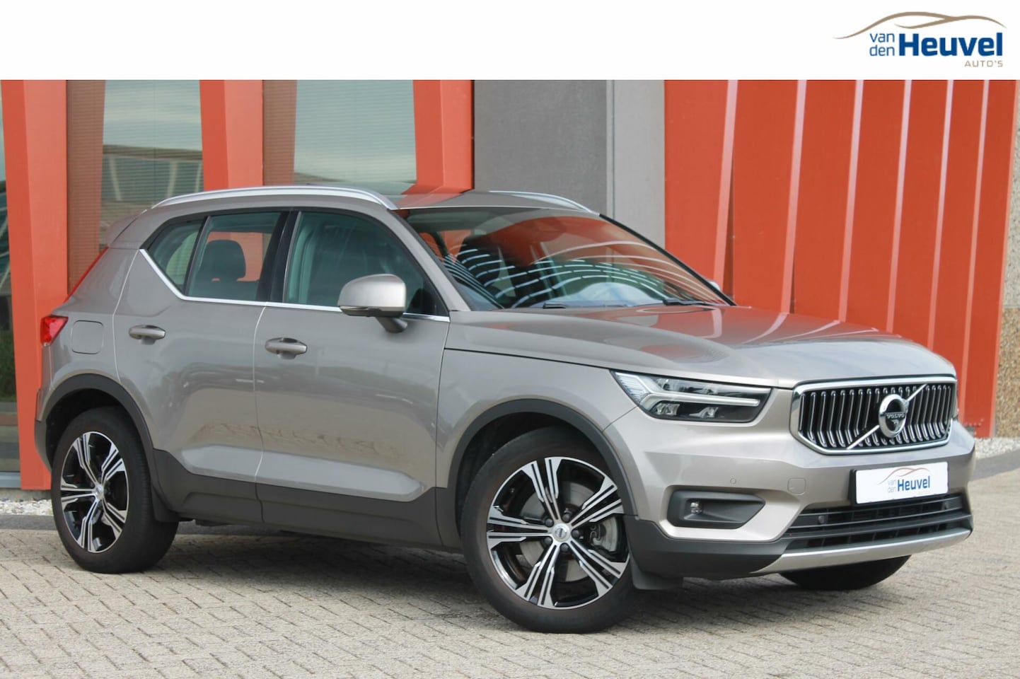 Volvo XC40 - T4 Recharge Inscription | 360° Camera | Panoramadak | Leder | Stoelverwarming | Pilot Assi - AutoWereld.nl