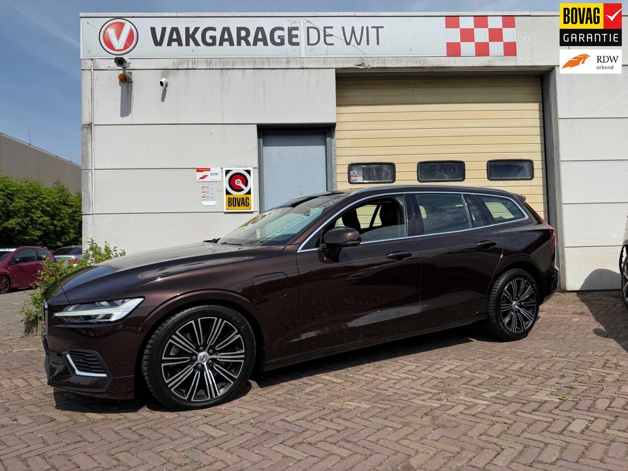 Volvo V60 - 2.0 T6 Recharge AWD Business Pro 2.0 T6 Recharge AWD Business Pro - AutoWereld.nl