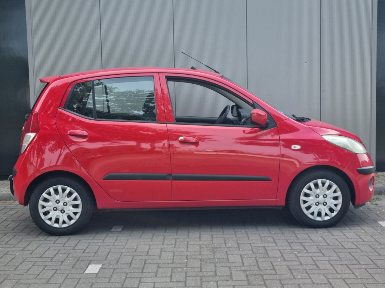 Hyundai i10 - 1.1 Dynamic / Panoramadak / Alarmsysteem / Koopje!! / - AutoWereld.nl