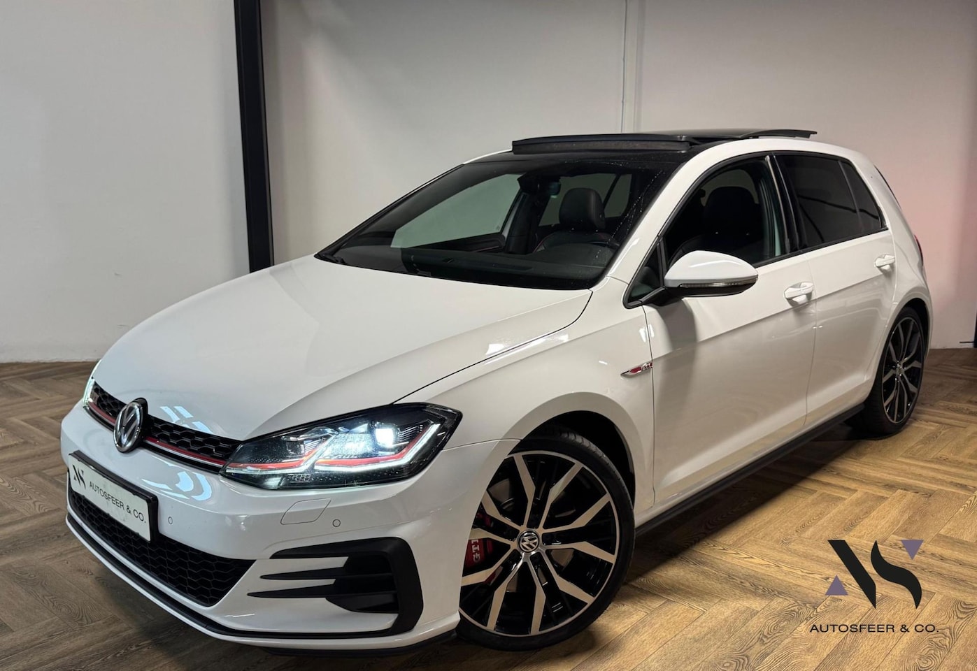 Volkswagen Golf - 2.0 TSI GTI Performance PANO CAM VOL - AutoWereld.nl