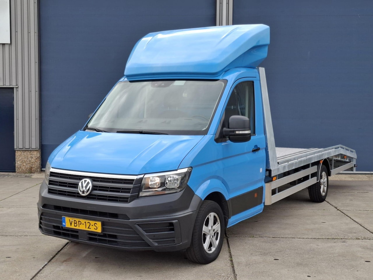 Volkswagen Crafter - 35 2.0 TDI L4 Trendline OPRIJWAGEN / AMBULANCE / TRAILER / EURO 6 / LAADVERMOGEN 1377 KG ! - AutoWereld.nl
