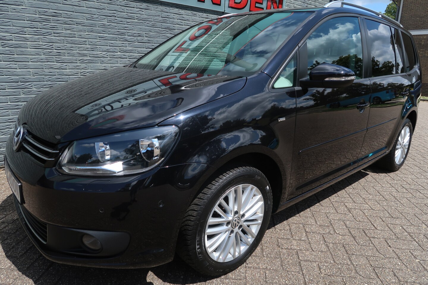 Volkswagen Touran - 1.4 TSI Comfortline Zeer complete auto - AutoWereld.nl