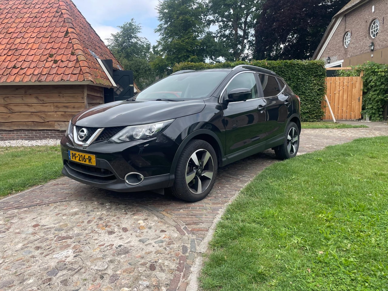 Nissan Qashqai - 1.2 N-Connecta-NL auto-pano dak-navi-trekhaak- - AutoWereld.nl