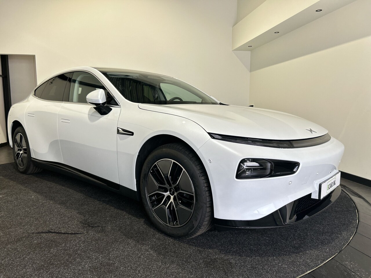 Xpeng P7 - RWD Long Range 86 kWh Nieuwprijs € 51.990,-  Uw voordeel € 5.040,- en direct rijden 800Vol - AutoWereld.nl