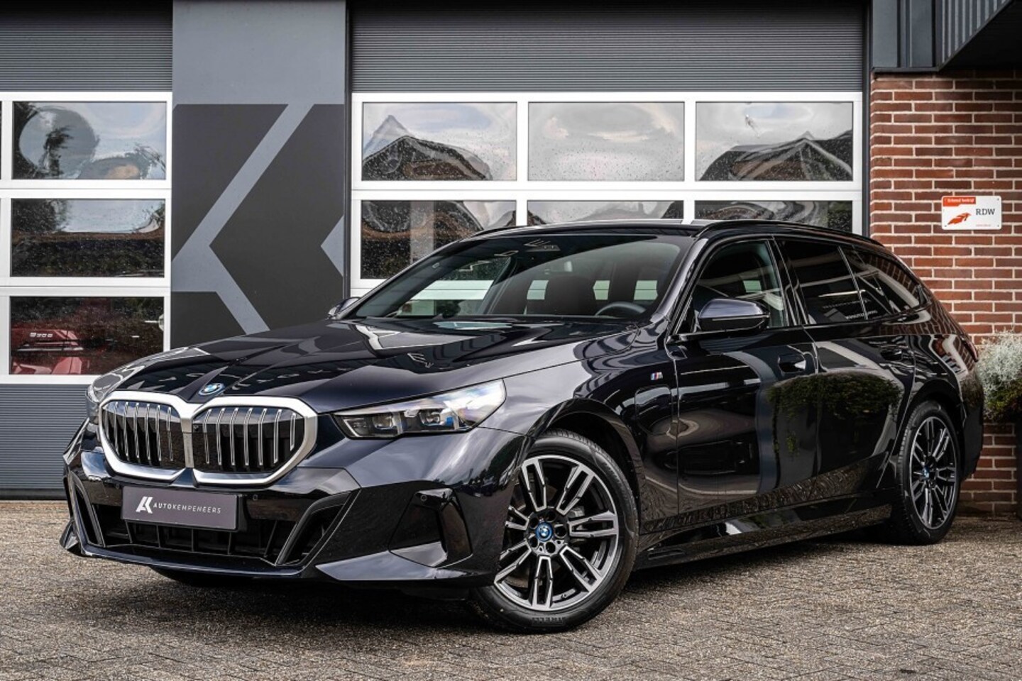 BMW 5-serie Touring - 530e x Drive | M Sport | Head-Up | Driving Ass. Prof.| Bowers & Wilkins | 360° | Trekhaak - AutoWereld.nl