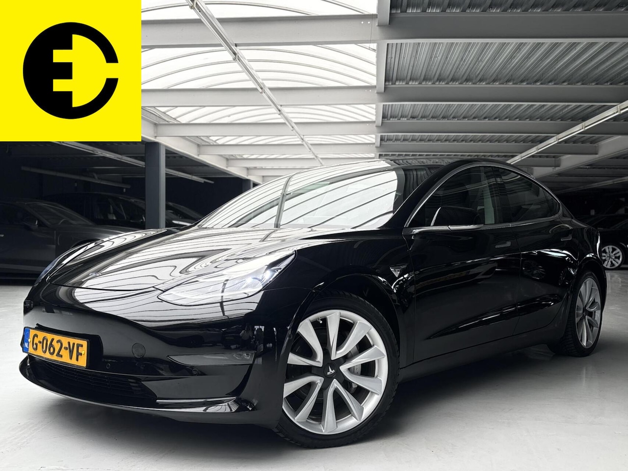 Tesla Model 3 - Long Range RWD Long Range AWD 75 kWh | Trekhaak | Pano | Autopilot - AutoWereld.nl