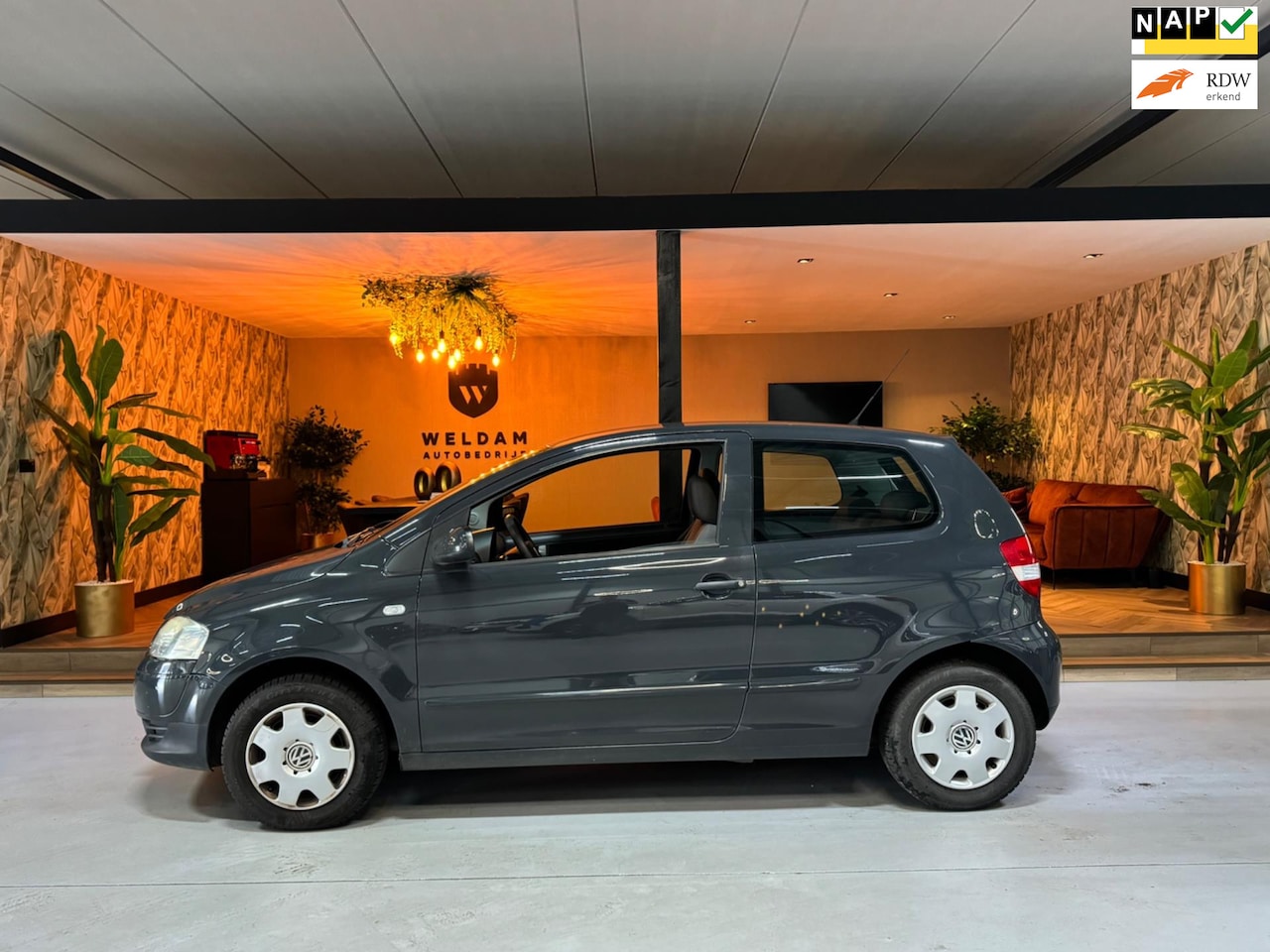 Volkswagen Fox - 1.2 Trendline Trekhaak Airco Elek ramen Nieuwe APK Rijklaar - AutoWereld.nl