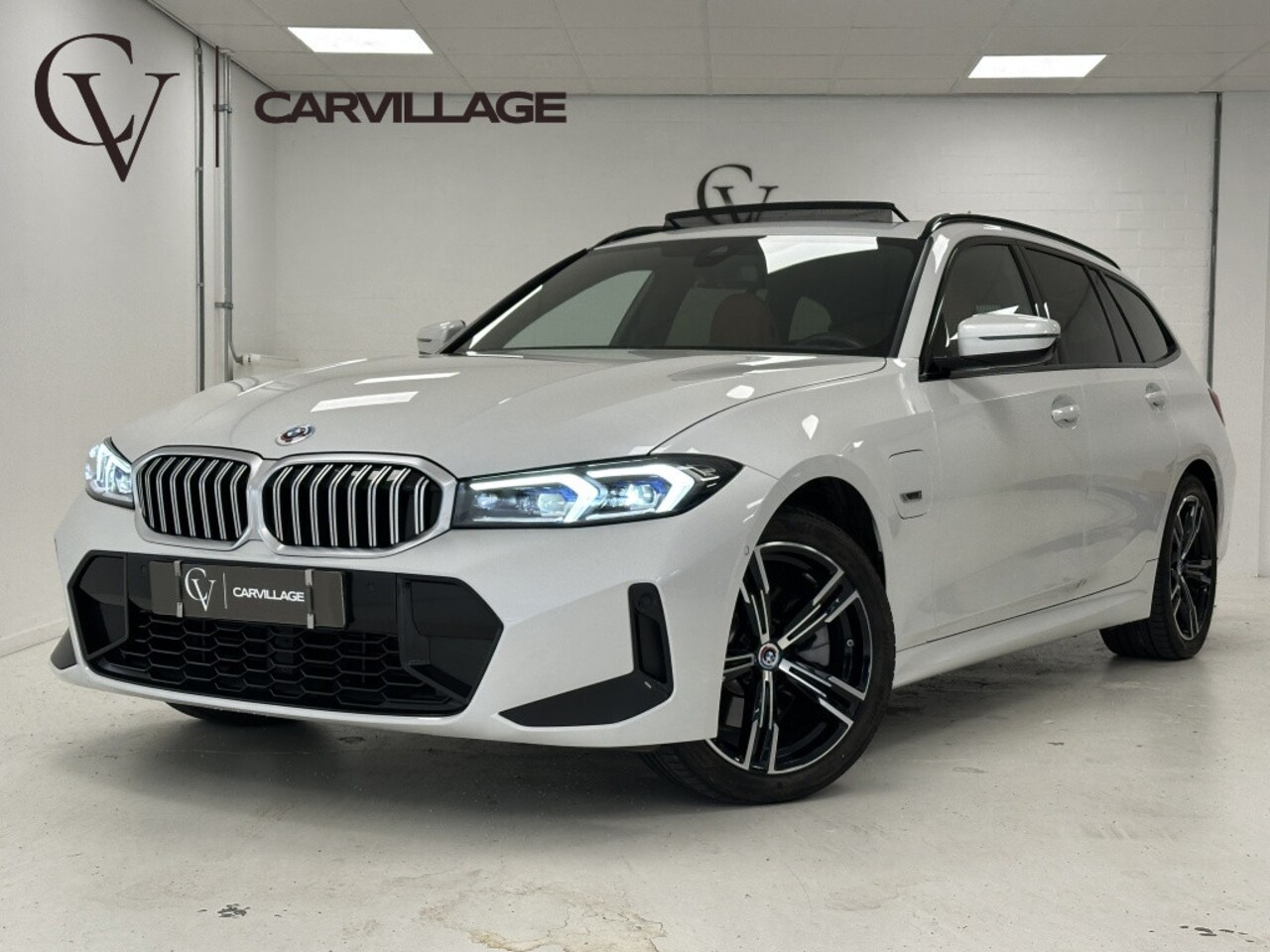 BMW 3-serie Touring - 330e xDrive M-Sport | Panoramadak | Cognac | Head-up-Display | - AutoWereld.nl