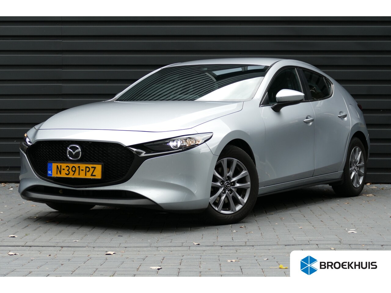 Mazda 3 - 2.0 E-SKYACTIV- X 186PK M HYBRID / NAVI / LED / PDC / CLIMA / 16"LMV / BLUETOOTH / ADAPT. - AutoWereld.nl