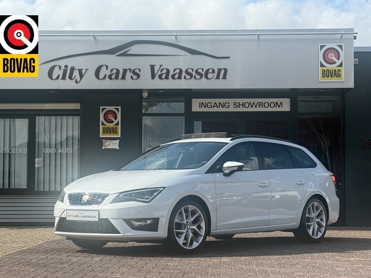 SEAT Leon ST - 1.8 TSI FR 180 pk panoramadak navi climate ctr cruise ctr lmv 18 inch half leder/alcantara - AutoWereld.nl