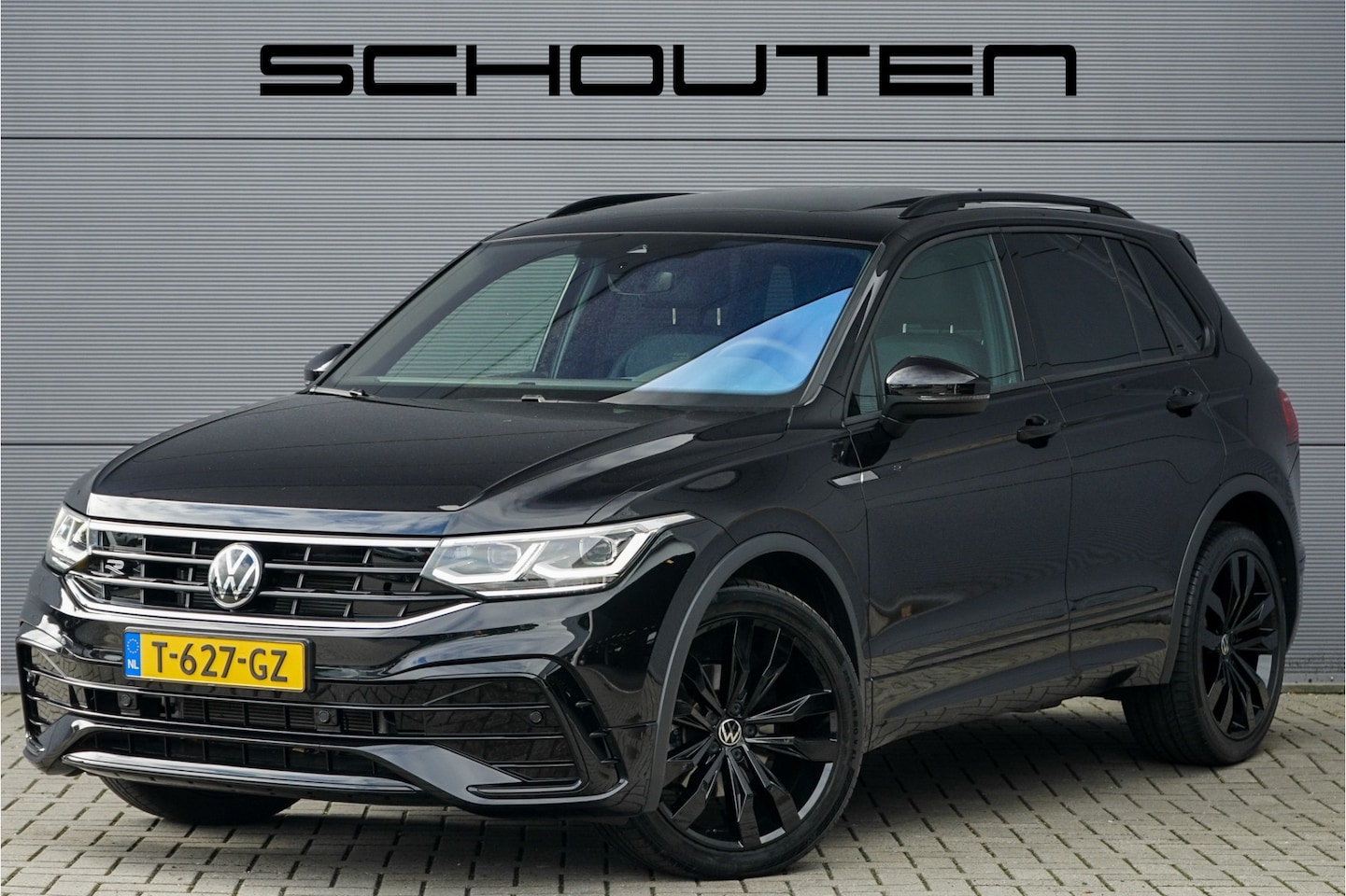 Volkswagen Tiguan - 1.5 TSI R-Line Black Style Pano Camera Trekhaak 20" - AutoWereld.nl