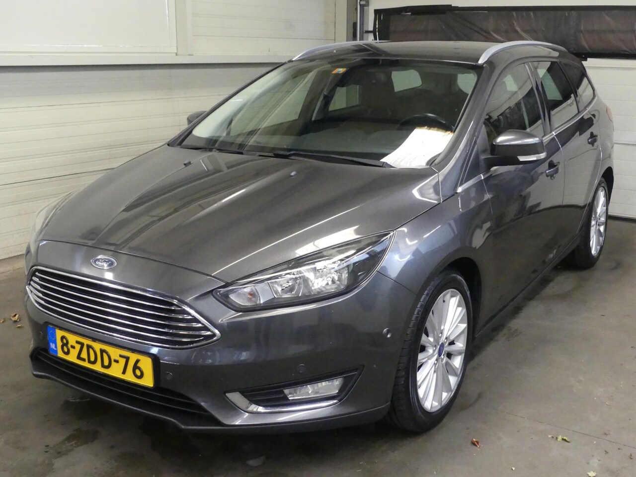 Ford Focus Wagon - 1.0 First Edition - Navigatie - Leer - Mooie auto! - AutoWereld.nl