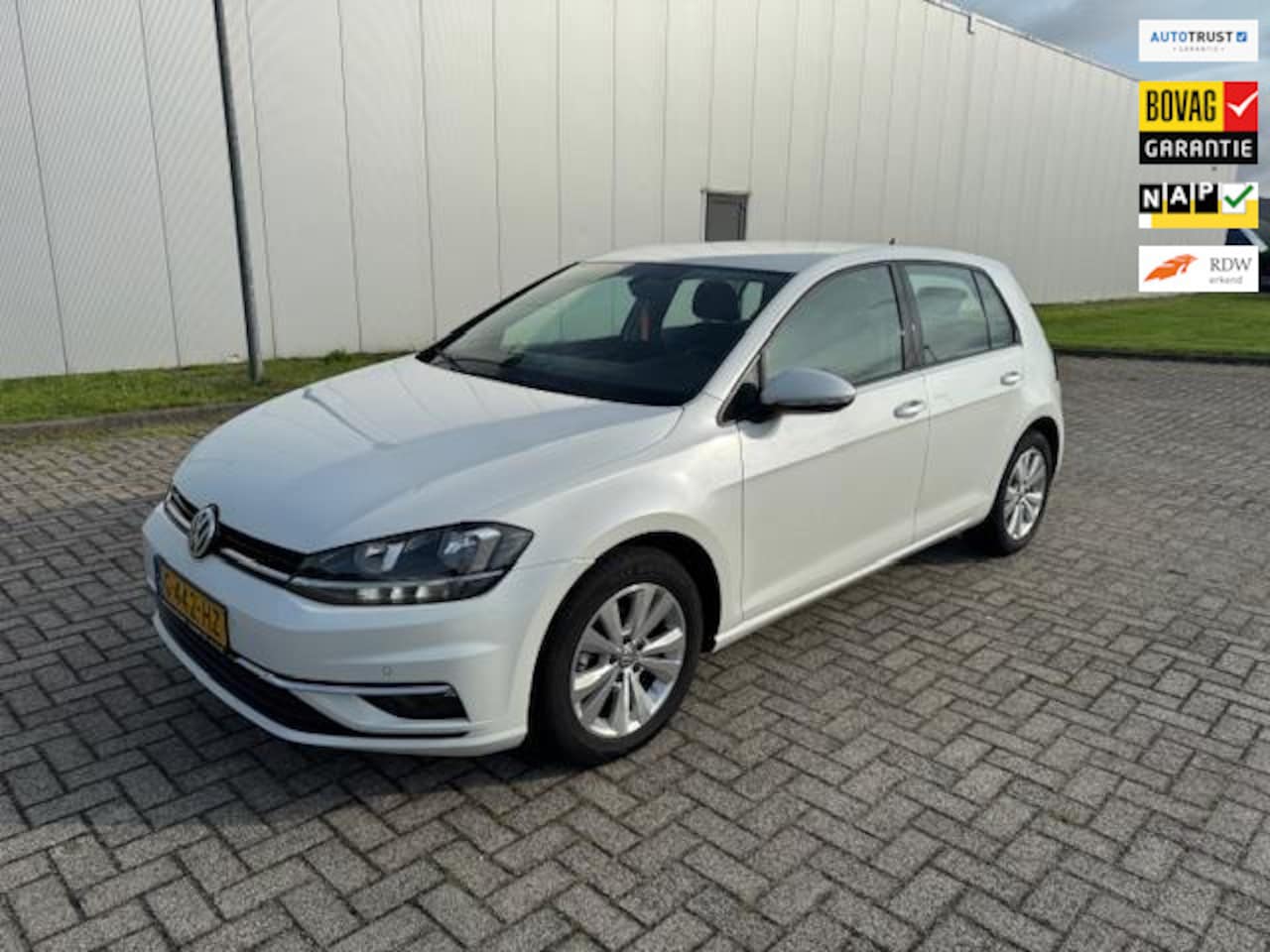 Volkswagen Golf - 1.0 TSI Comfortline Business 1.0 TSI Comfortline Business , climaat control, massage stoelen, navigatie - AutoWereld.nl