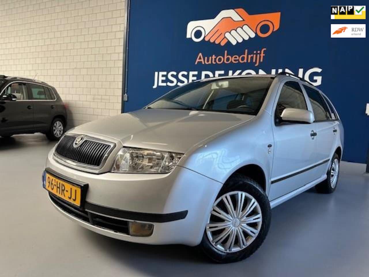 Skoda Fabia Combi - 1.4-16V Elegance.bj.2001.kleur:grijs.airco.trekhaak.open dak.NAP met 163258 km.en APK tot - AutoWereld.nl