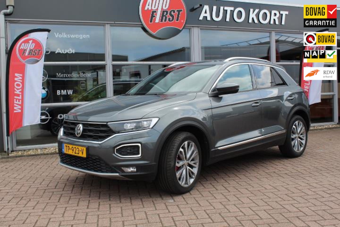 Volkswagen T-Roc - 1.5 TSI Sport 1.5 TSI Sport, met afneembare trekhaak, eerste eigenaar, NL auto - AutoWereld.nl
