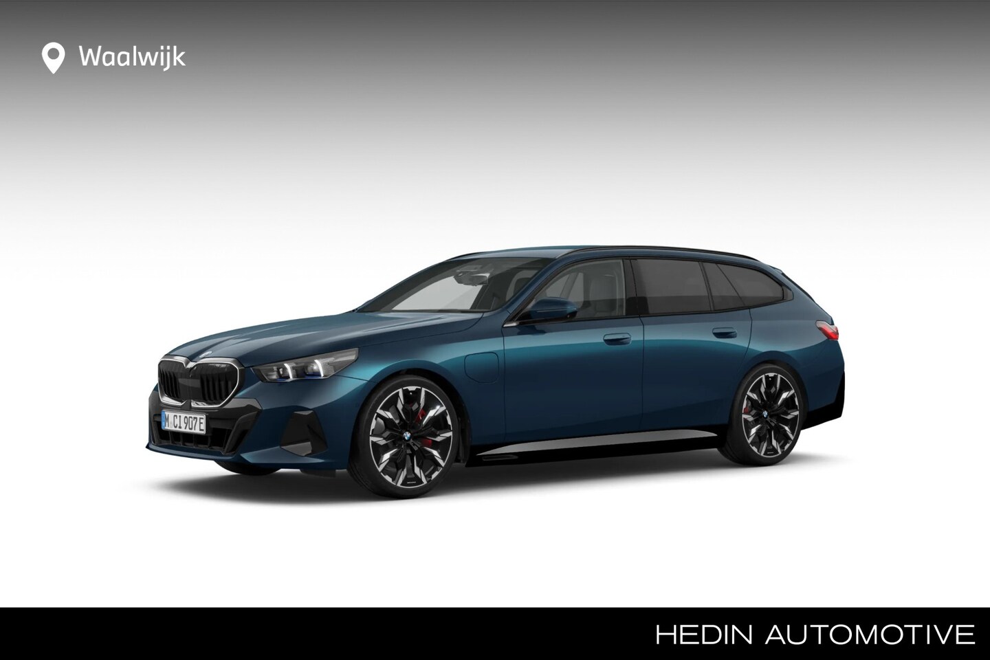 BMW 5-serie Touring - 530e M Sport Edition Induvidual aegean blue metallic - AutoWereld.nl