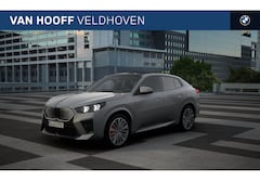 BMW iX2 - eDrive20 High Executive M Sport / Panoramadak / Sportstoelen / Adaptieve LED / Parking Ass