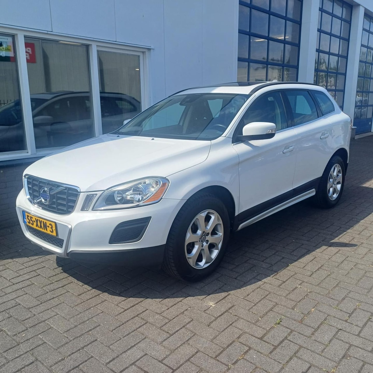 Volvo XC60 - 2.0 T5 Kinetic 2.0 T5 Kinetic - AutoWereld.nl