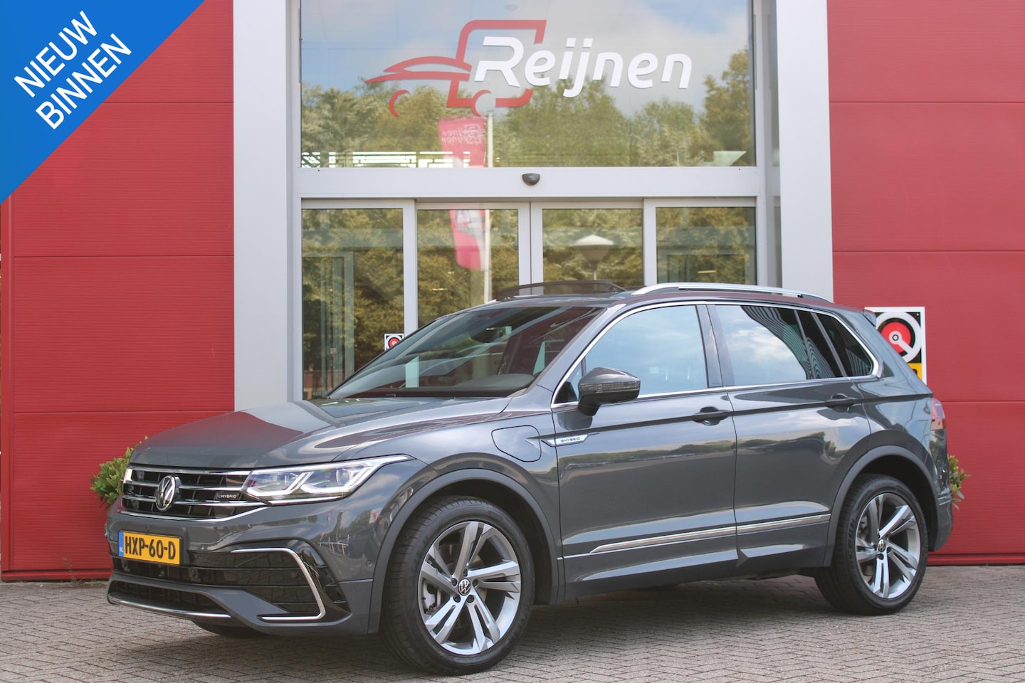 Volkswagen Tiguan - 1.4 TSI 245PK eHybrid R-LINE BUSINESS + | PANORAMISCH SCHUIF/KANTEL DAK | ELEKTRISCH WEGKL - AutoWereld.nl