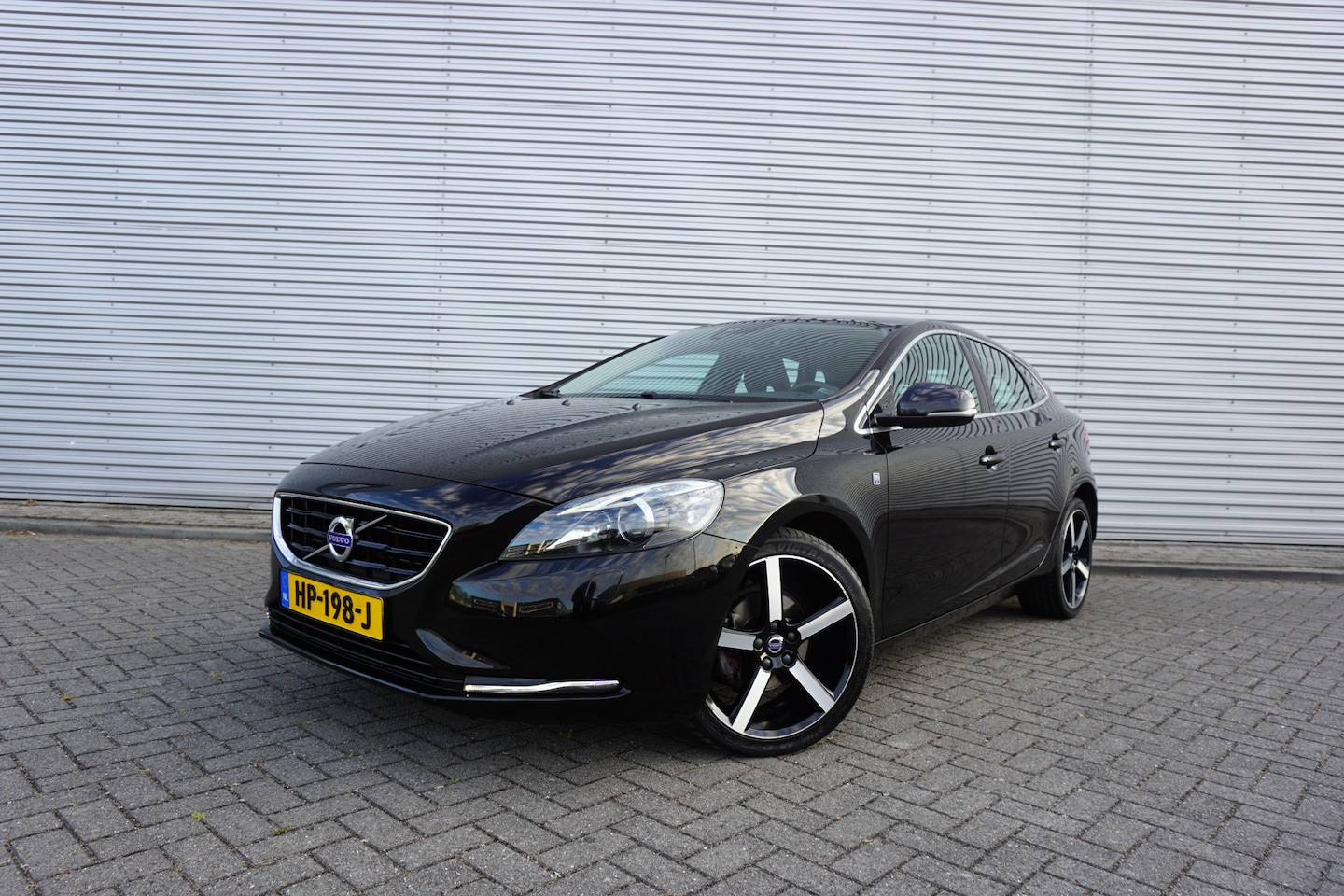Volvo V40 - 2.0 D2 Ocean Race Business Airco / Navi / Camera / Leder / Cruise / Stoelverw. / Parkeers. - AutoWereld.nl