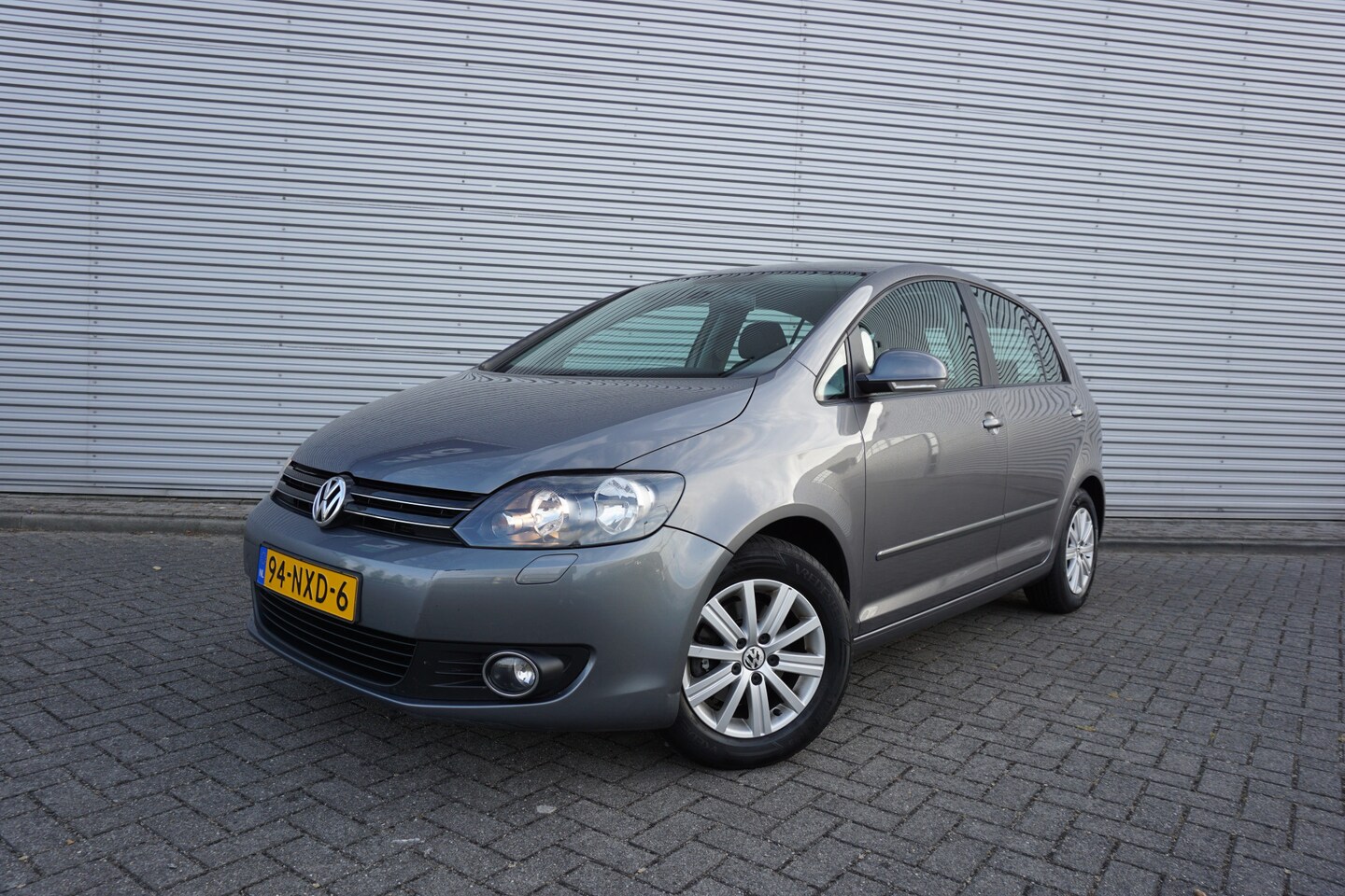 Volkswagen Golf Plus - 1.2 TSI Comfortline BlueMotion Airco / Cruise / Elektr. ramen / Lm velgen / Trekhaak / NAP - AutoWereld.nl