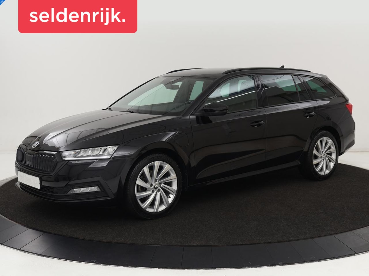 Skoda Octavia - 1.4 TSI iV PHEV Sport | Sportstoelen | Carplay | Sfeerverlichting | Navigatie | Sportstuur - AutoWereld.nl