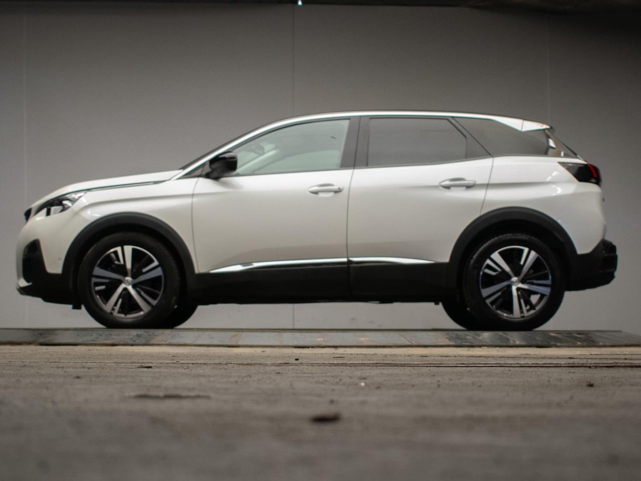 Peugeot 3008 - 1.2 PureTech Allure Sport (APPLE CARPLAY,NAVI,LED,XENON,SFEER VERLICHTING,LEDER,CRUISE,CLI - AutoWereld.nl