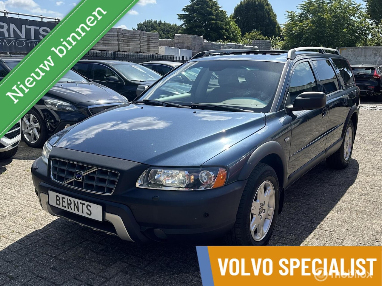Volvo XC70 - 2.5 T Momentum|Leder|Trekhaak afneembaar|Stoelverwarming|Schuifdak - AutoWereld.nl