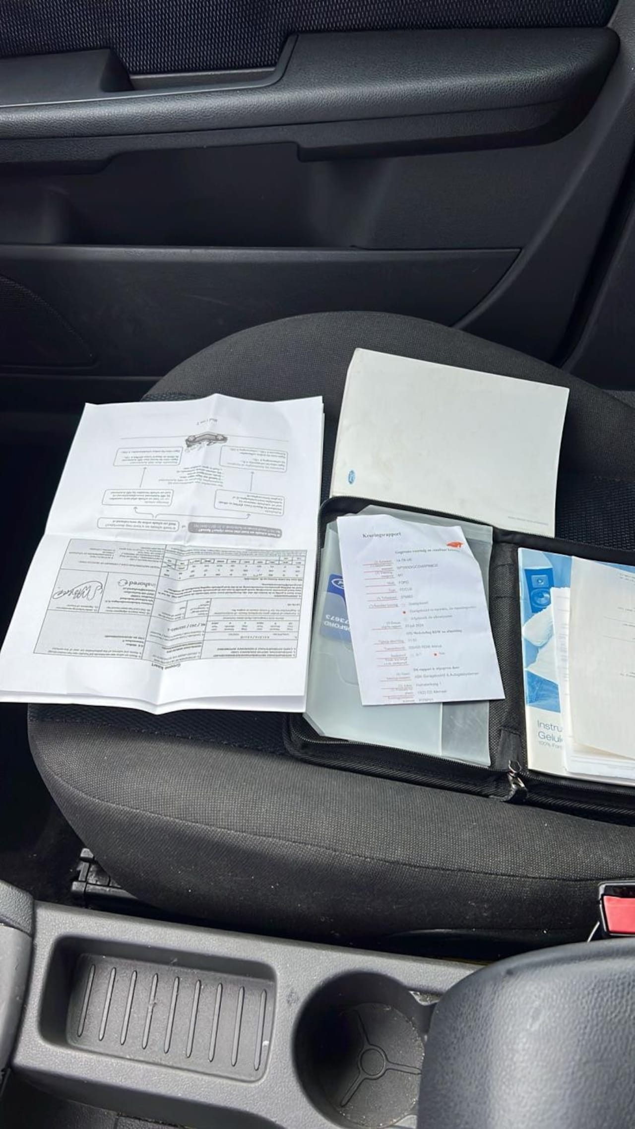 Ford Focus Wagon - 1.6-16V Futura! Apk t/m 07-2026! Airco! - AutoWereld.nl