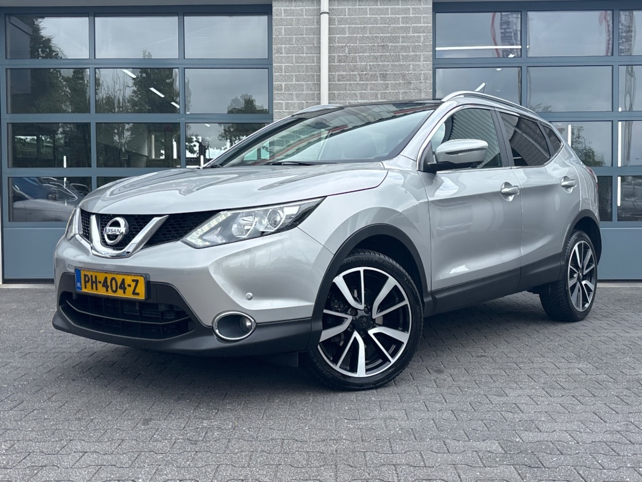 Nissan Qashqai - 1.2 N-Vision | PANORAMADAK | STOELVERWARMING | - AutoWereld.nl