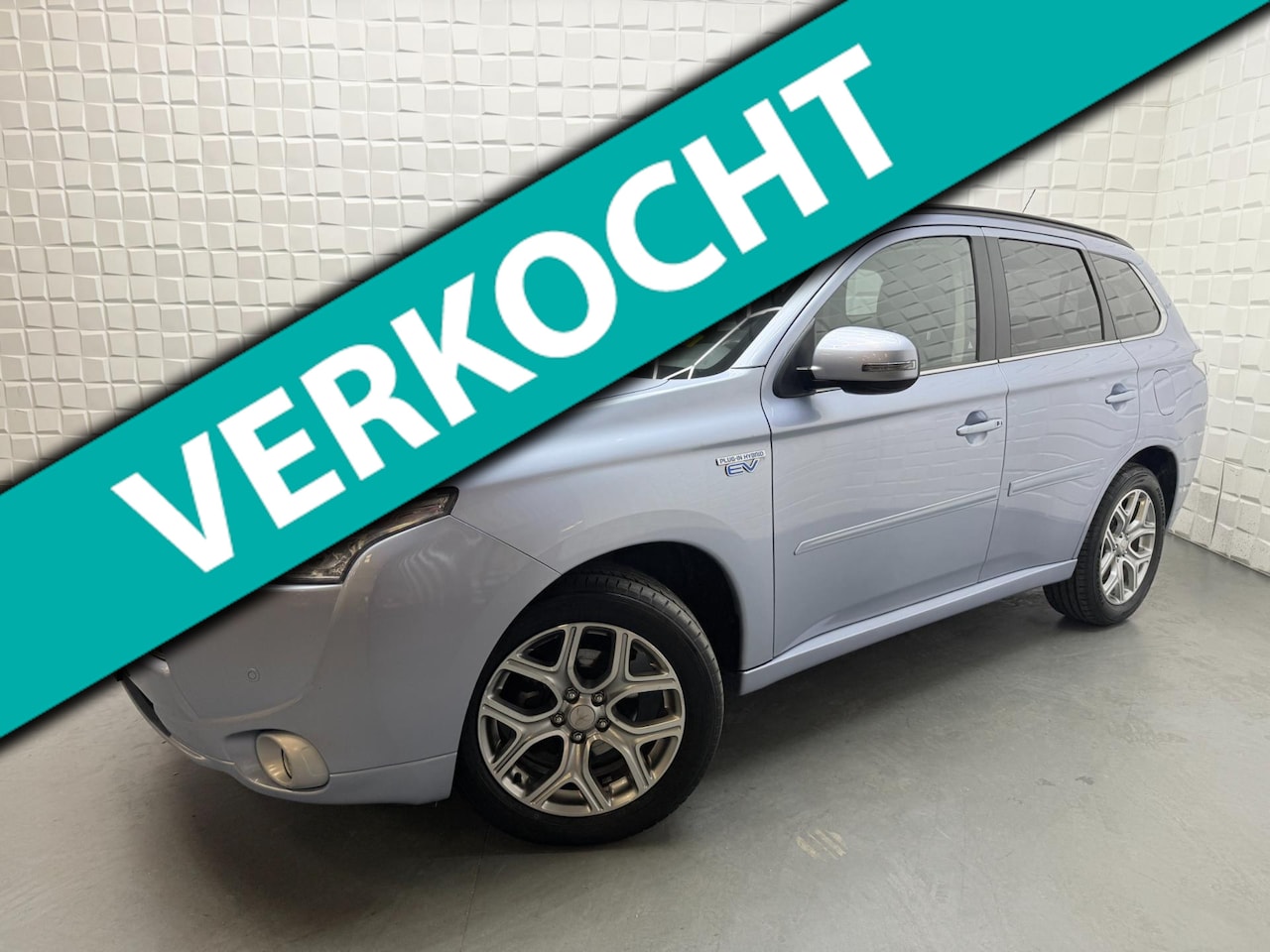 Mitsubishi Outlander - 2.0 PHEV Instyle+ LEER NAVI CAMERA NAP - AutoWereld.nl