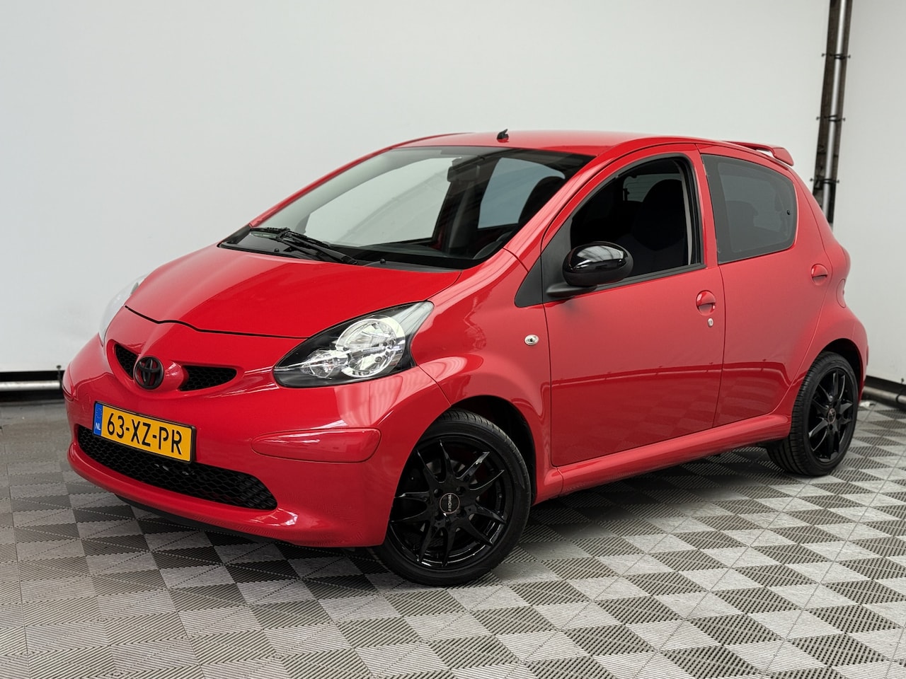 Toyota Aygo - 1.0-12V + 5-drs Airco Elek. Pakket LM14" NL Auto - AutoWereld.nl