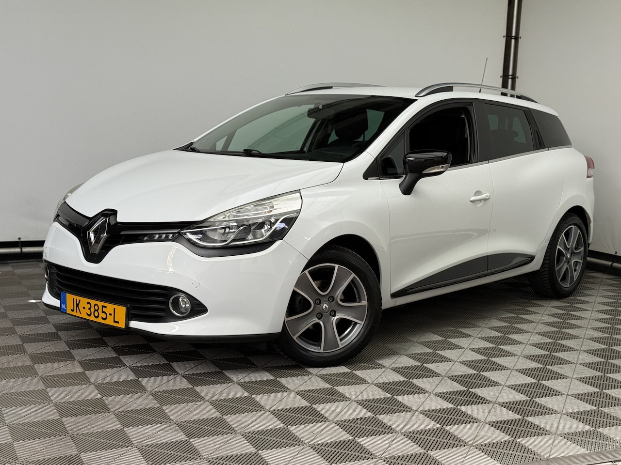 Renault Clio Estate - 0.9 TCe Night&Day Navi Airco LM16" NL Auto - AutoWereld.nl