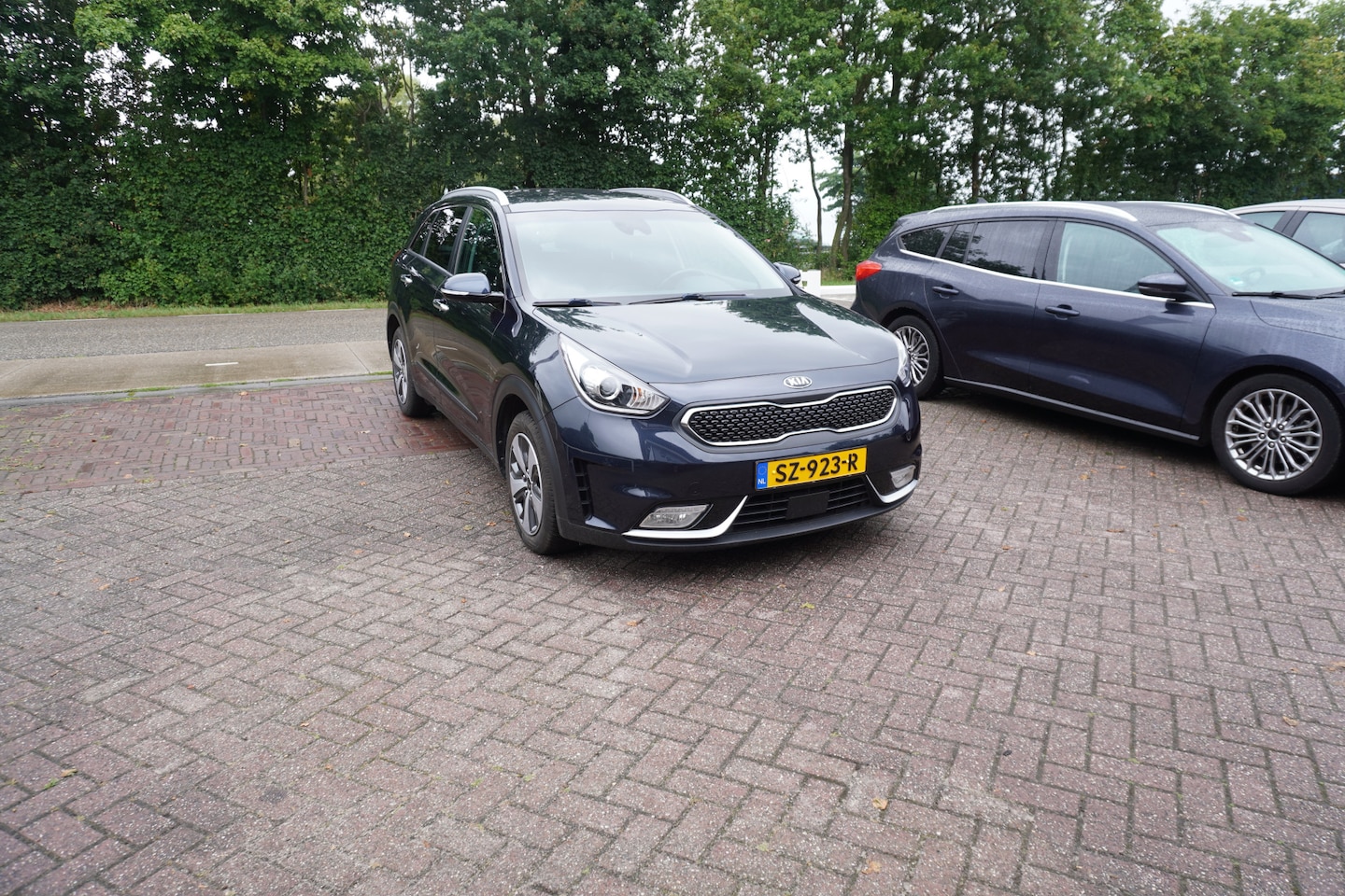 Kia Niro - 1.6 GDi Hybrid BusinessLine TREKHAAK LEER STOEL- EN STUURVERWARMING - AutoWereld.nl