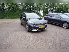 Kia Niro - 1.6 GDi Hybrid BusinessLine TREKHAAK LEER STOEL- EN STUURVERWARMING