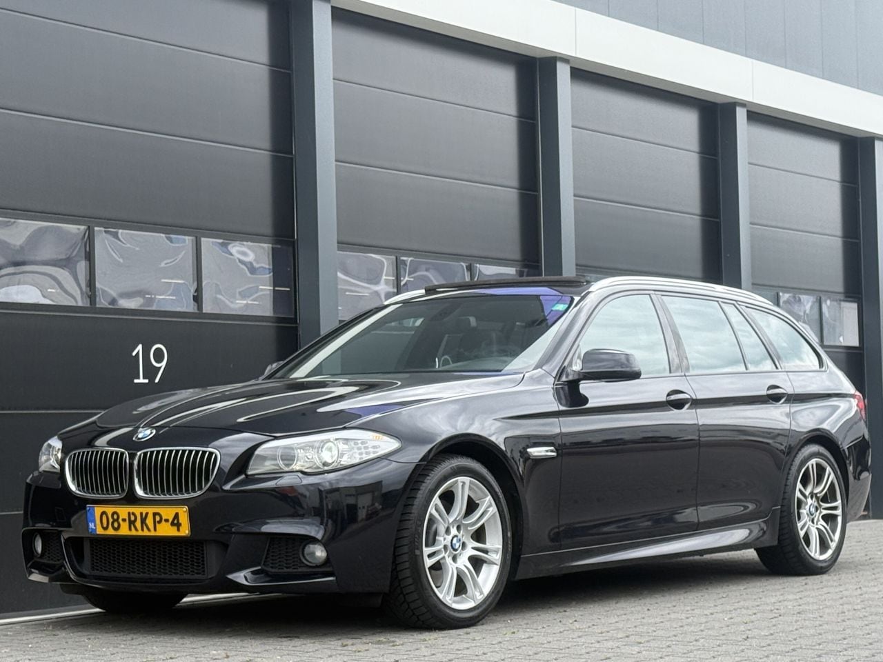 BMW 5-serie Touring - 520d High Executive M-pakket - AutoWereld.nl