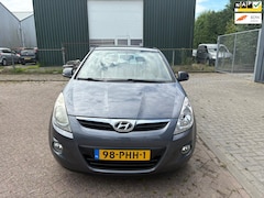 Hyundai i20 - 1.4i i-Motion airco mistlampen elk ramen dealer onderhouden 2 sleutels