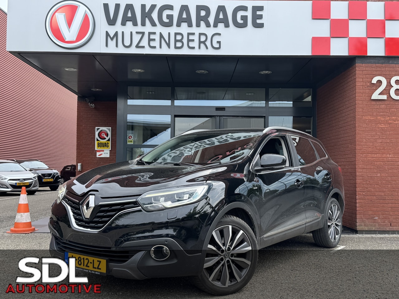 Renault Kadjar - 1.2 TCe Bose // NAVI // CRUISE // CLIMA // PDC // PREMIUM AUDIO // STOELVERWARMING - AutoWereld.nl